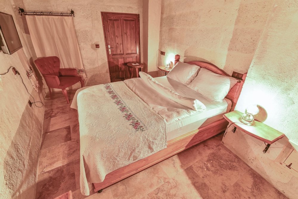 Mosaic Cave Hotel 7/50