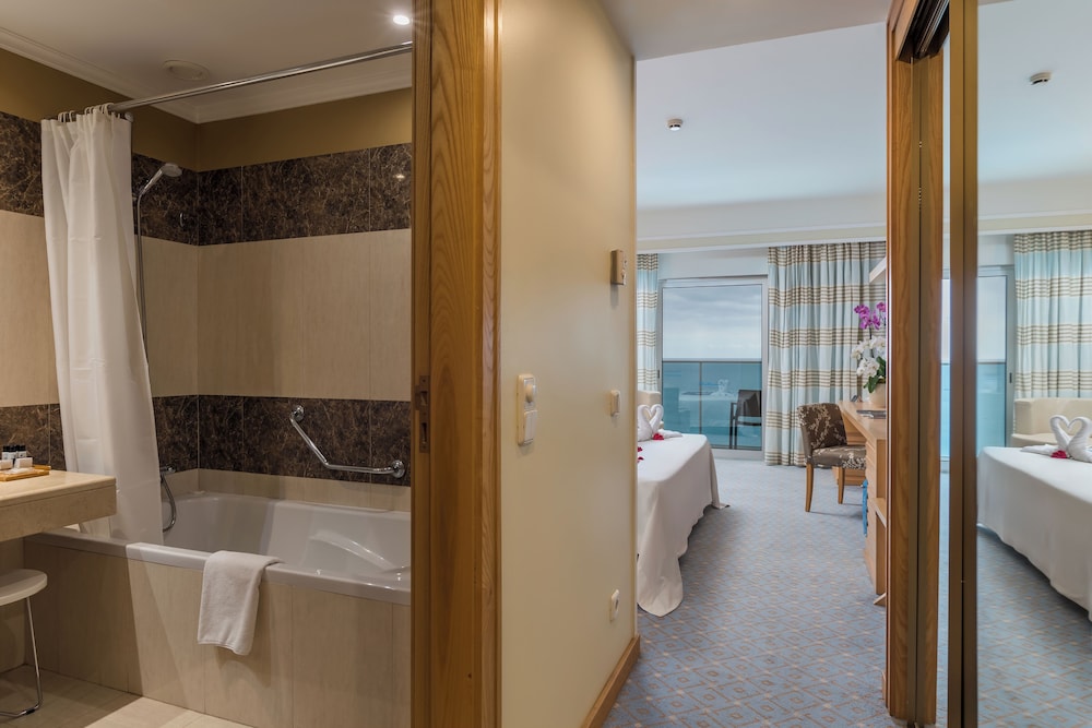 غرفة سوبيريور بسريرين منفصلين بإطلالة على البحر، Pestana Carlton Madeira 8/9