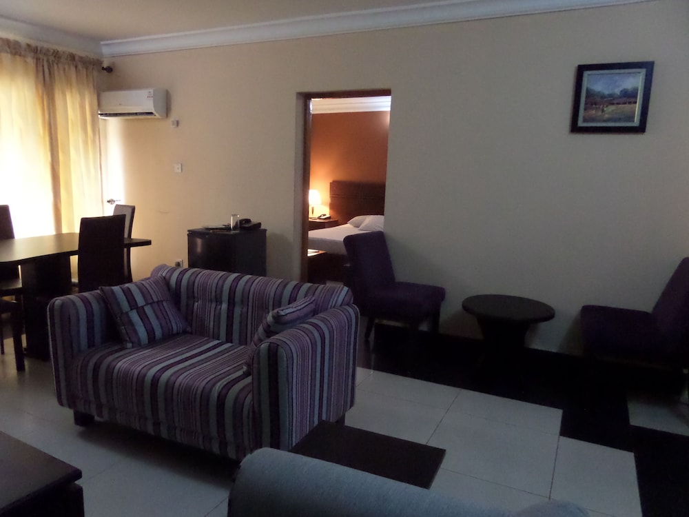 Excellence Hotel 25/39