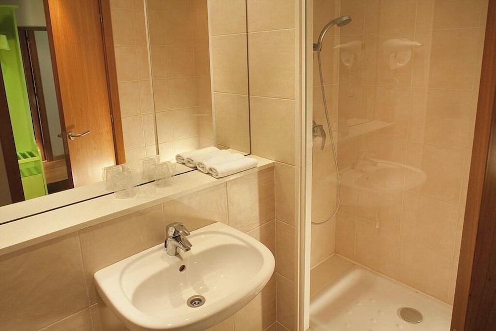 Travelodge BCN Cornella Fira 55/56