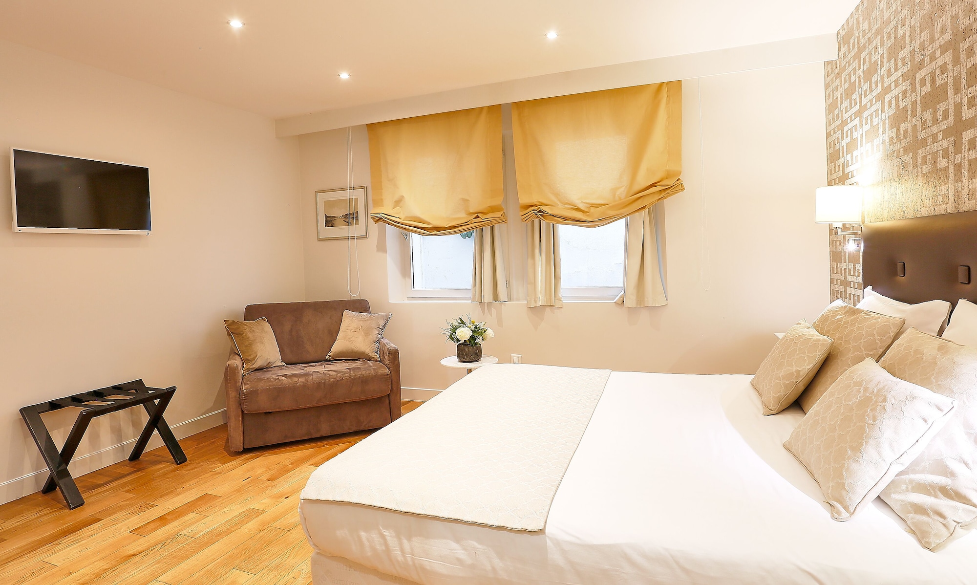 Studio, Queen Bed, No City View, Sofa