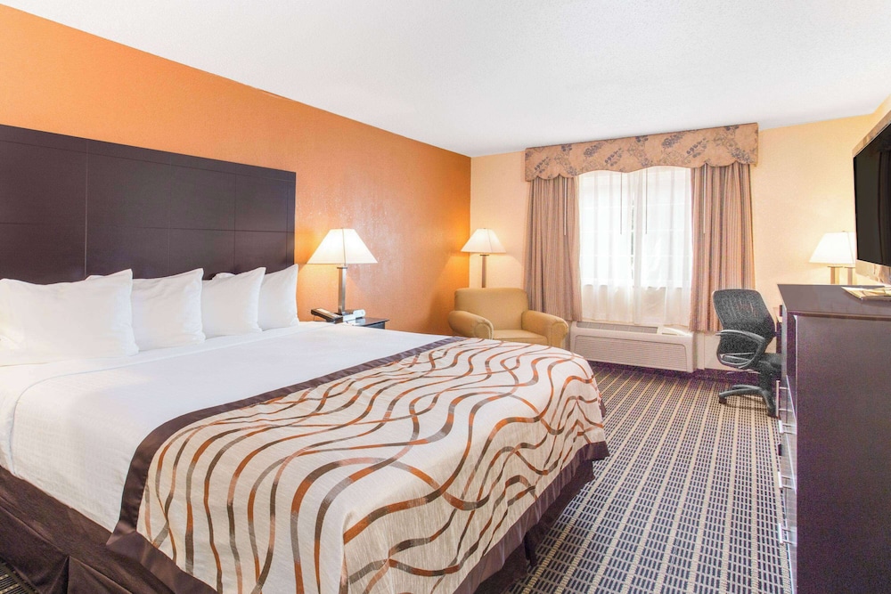 Baymont By Wyndham Muskegon 15/49