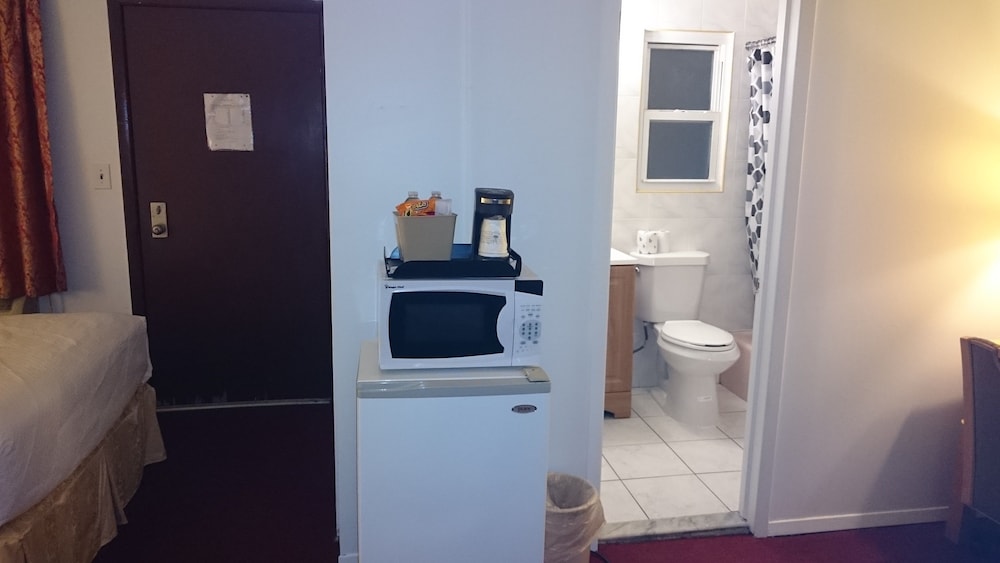 Greenview Inn Riverhead 33/68