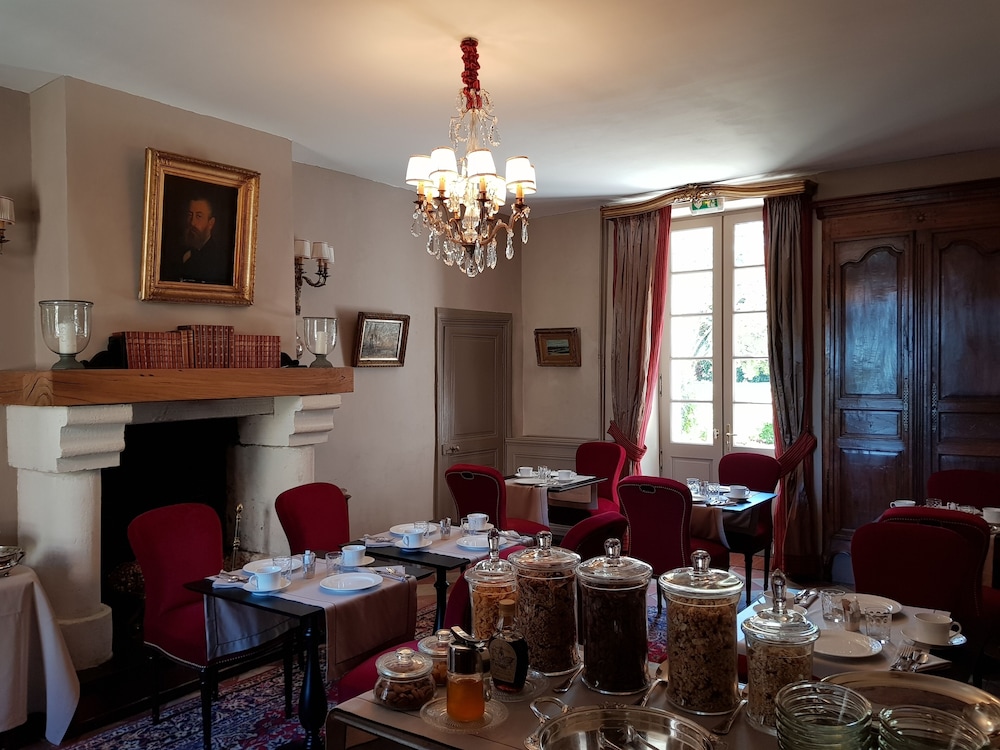 Chateau De Lalande 46/72
