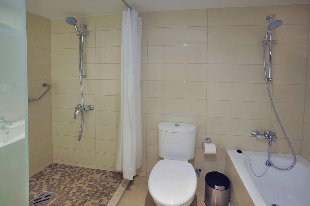 Nelia Beach Hotel & Spa 63/67