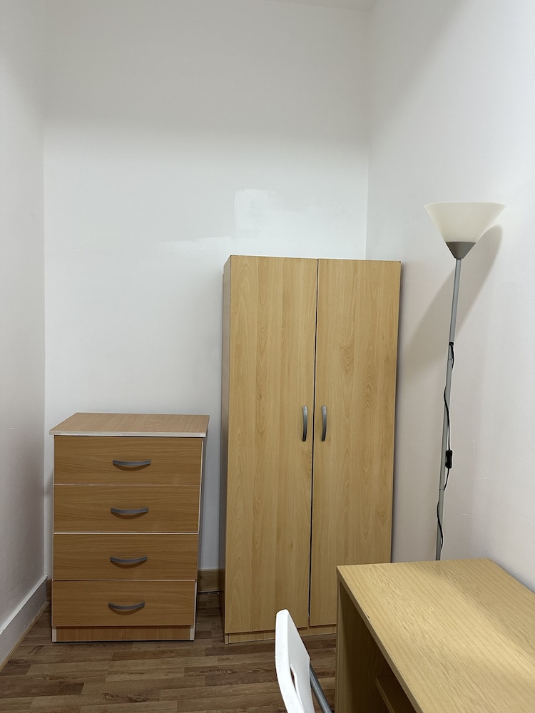 OYO New City Lodge 32/45