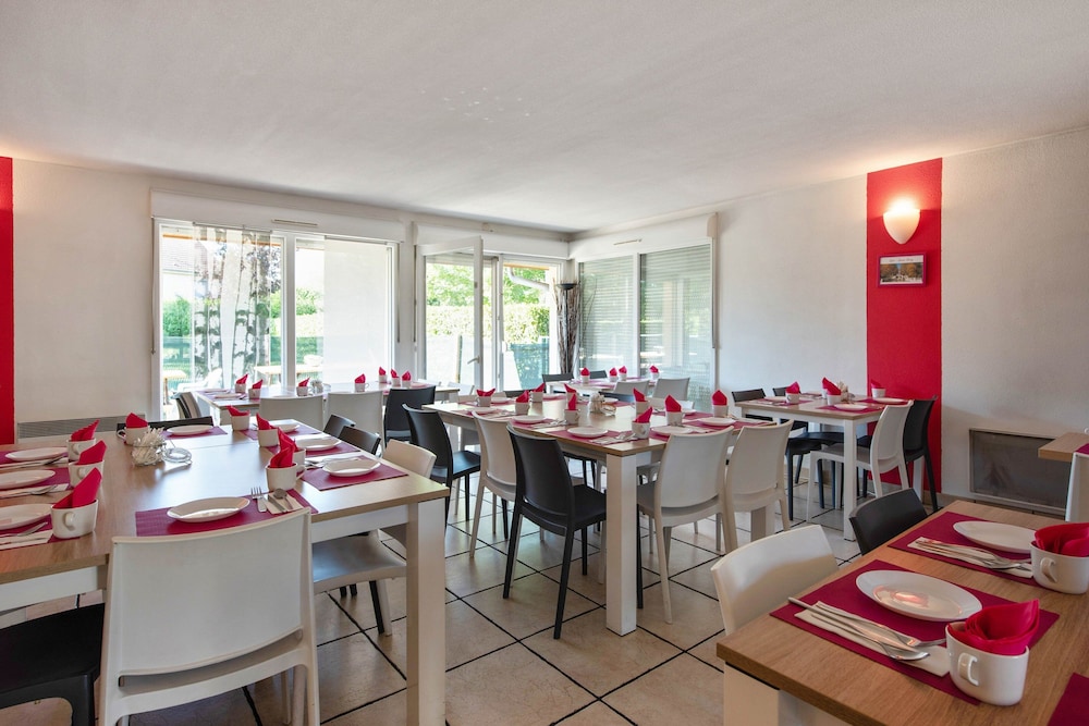 restaurant cafeteria