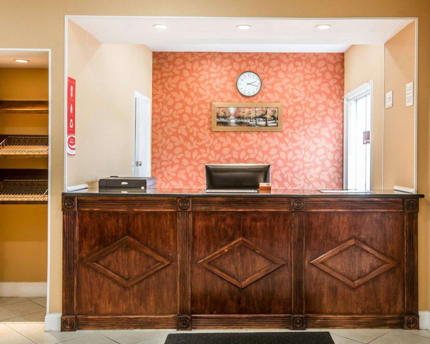 Econo Lodge Lakes Region 4/15