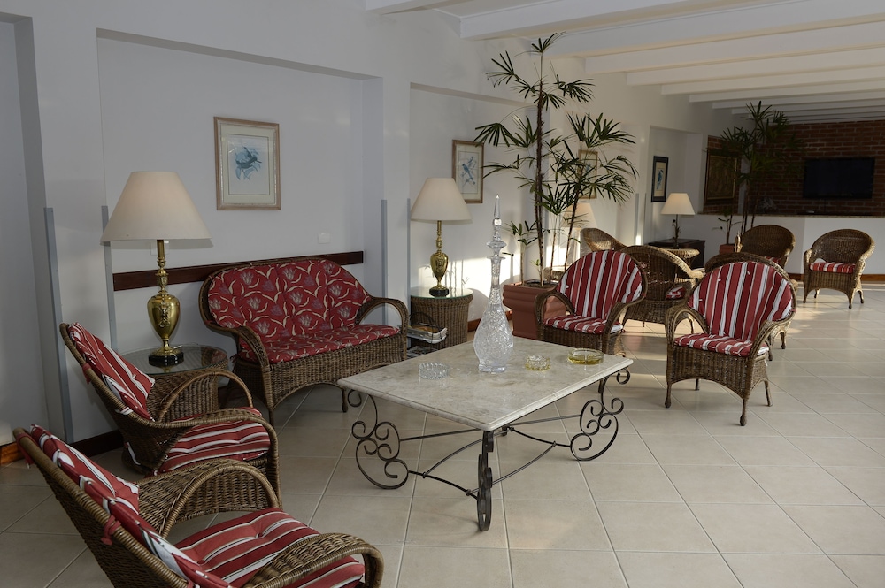 COLONIAL PLAZA HOTEL 8/22