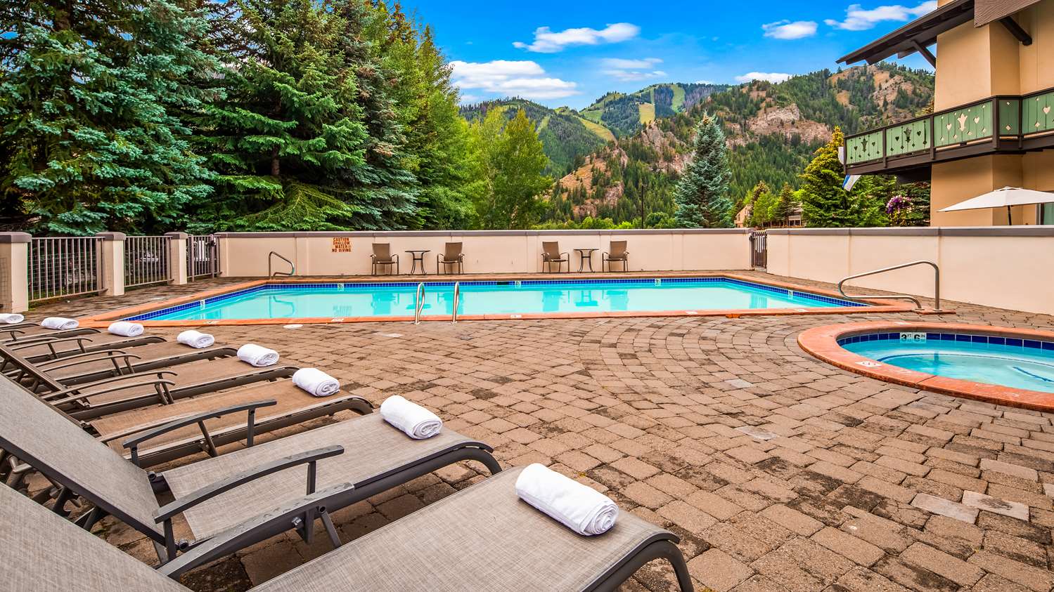 Best Western Tyrolean Lodge 64/68