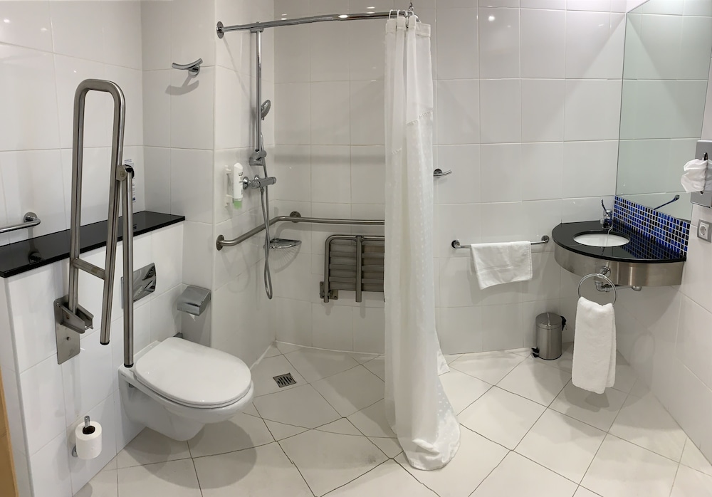 HOLIDAY INN EXPRESS VITORIA 11/43