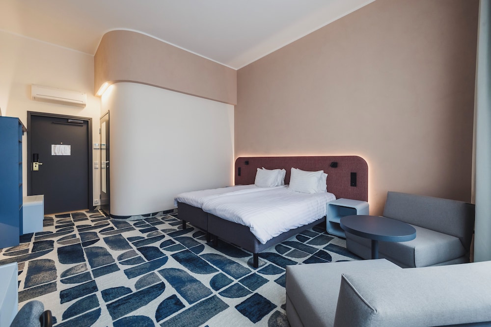 London Hotel 14/50