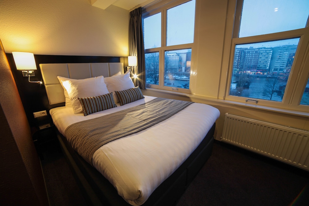 ROOM, TRIPLE