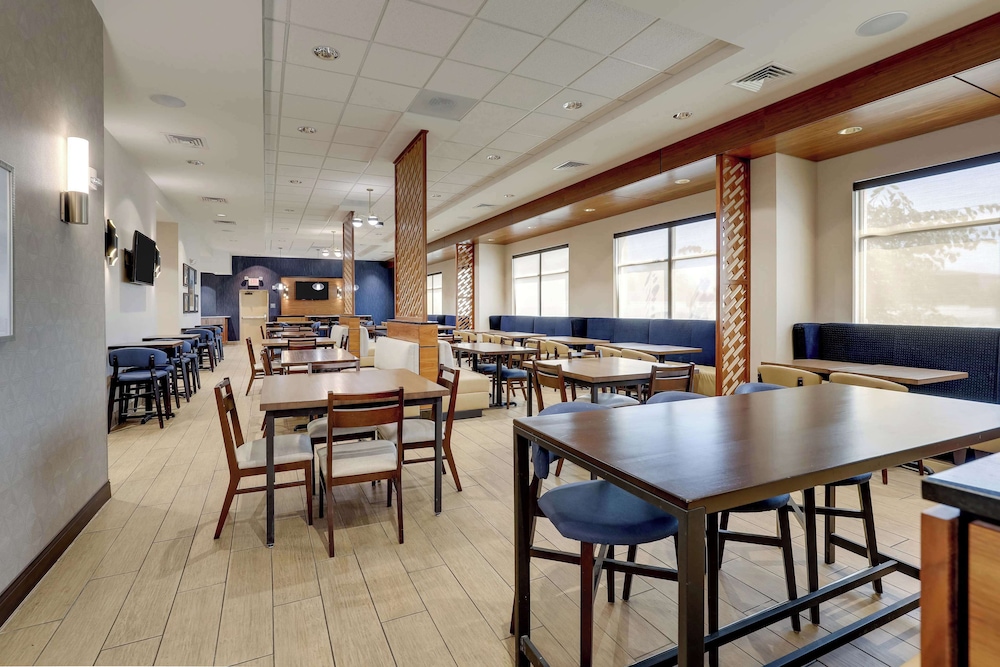 Drury Inn & Suites Lafayette IN 40/56