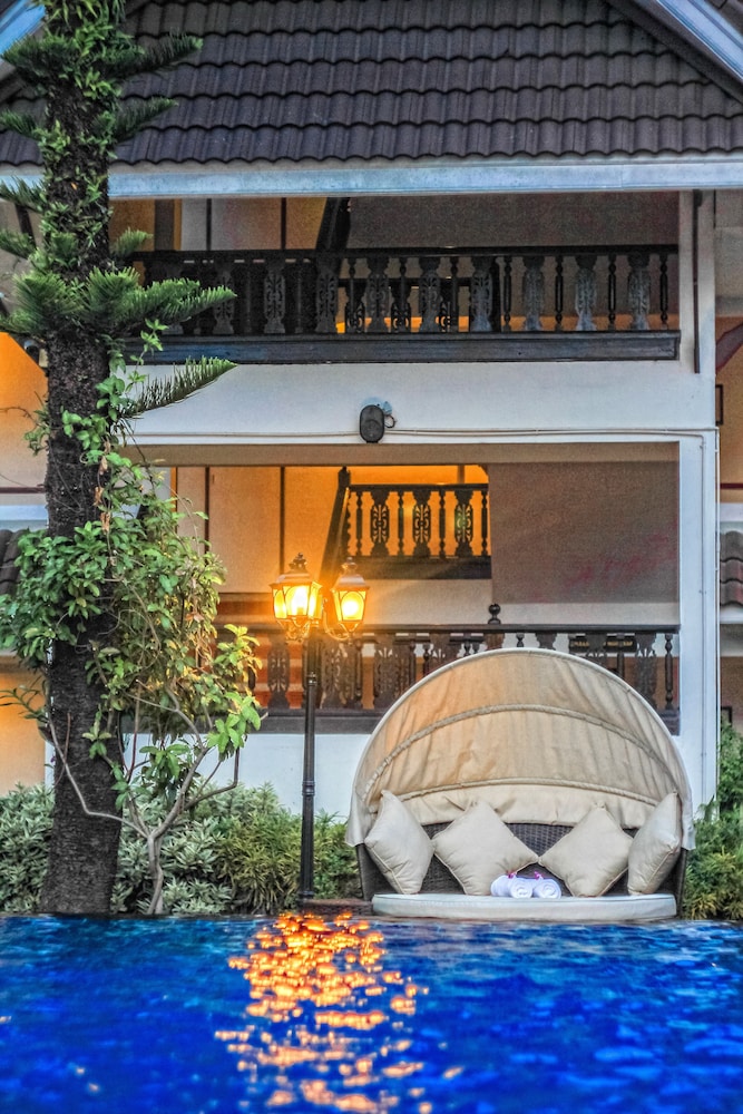 Nak Nakara Hotel 2/74