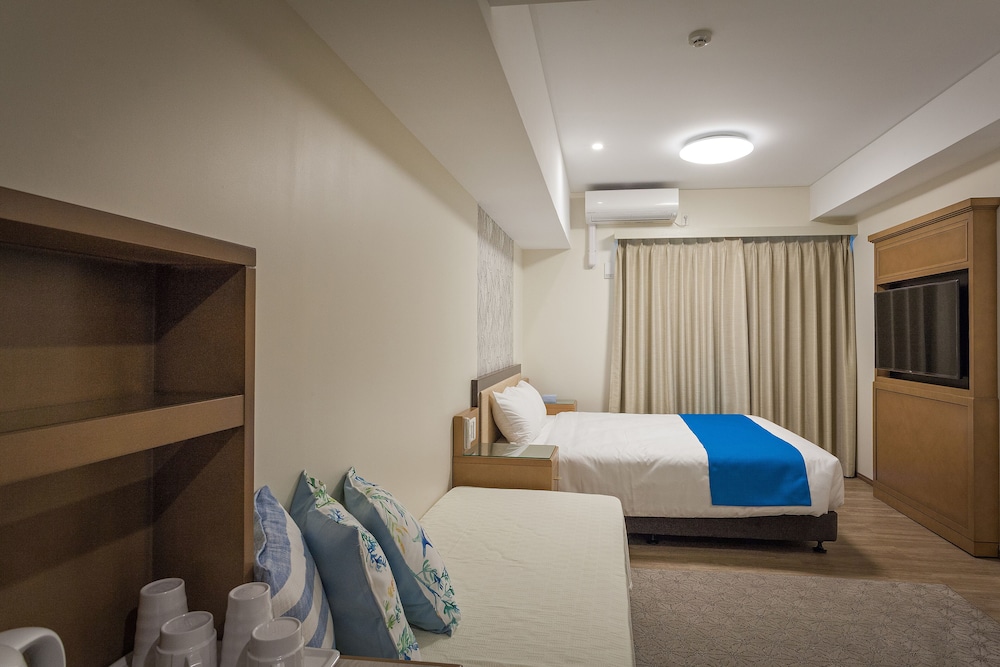 OKINAWA KARIYUSHI LCH.RESORT on The Beach 19/50