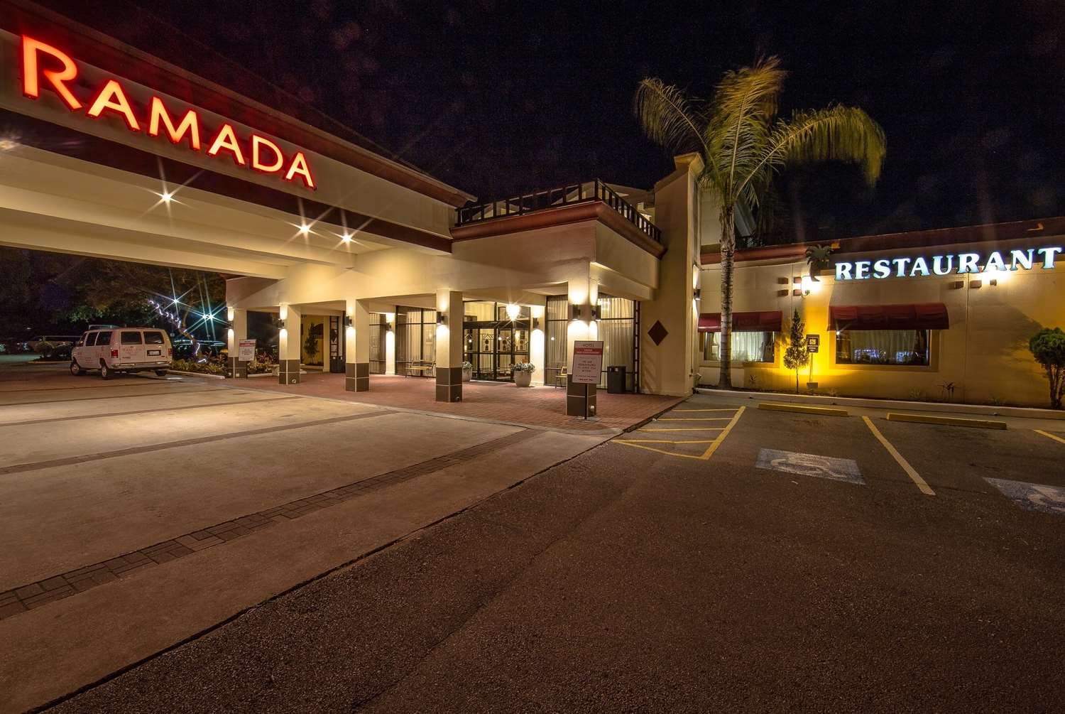 Ramada By Wyndham Houston Intercontinental Airport East 27/33