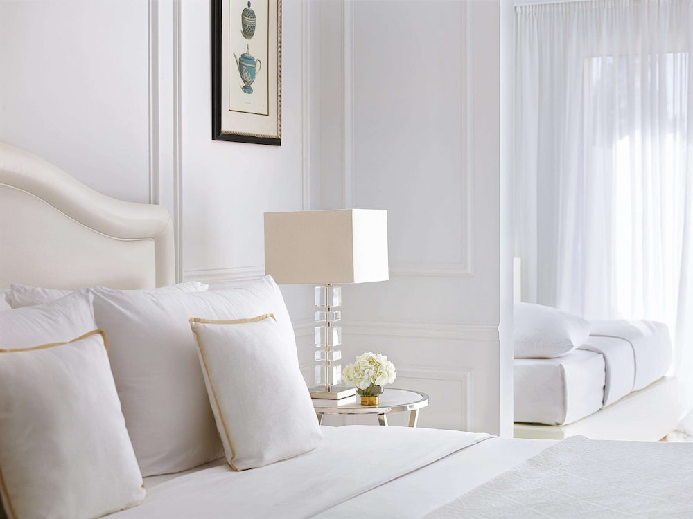 Corfu Imperial, A Resort to Live 40/74