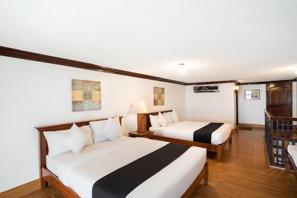 Superior, Family, 3 Queen Beds, Lake Front