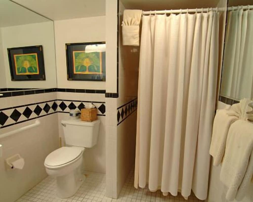 Heron House Court - Adult Only 65/65