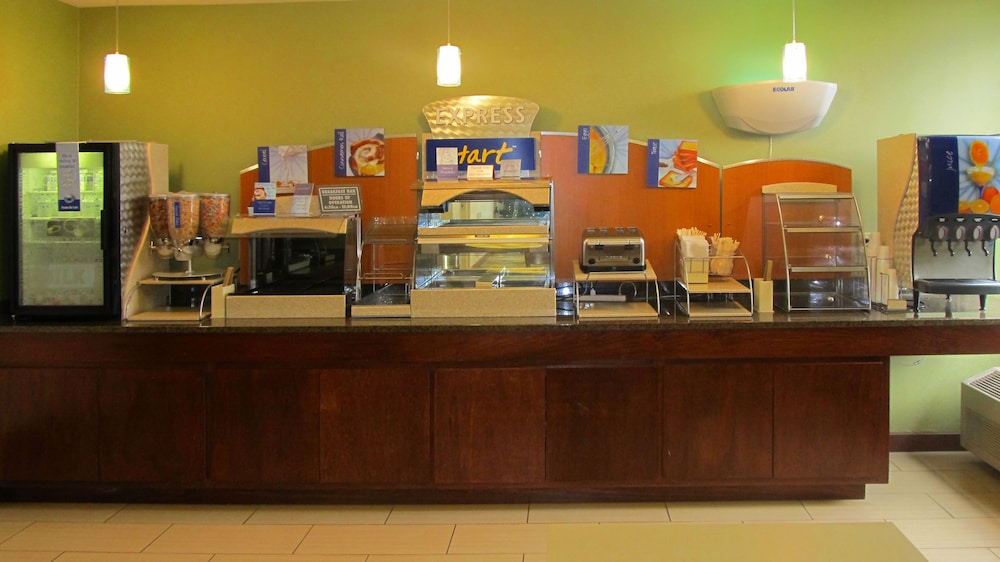 Holiday Inn Express Anderson-I-85 Exit 27-Hwy 81 25/34