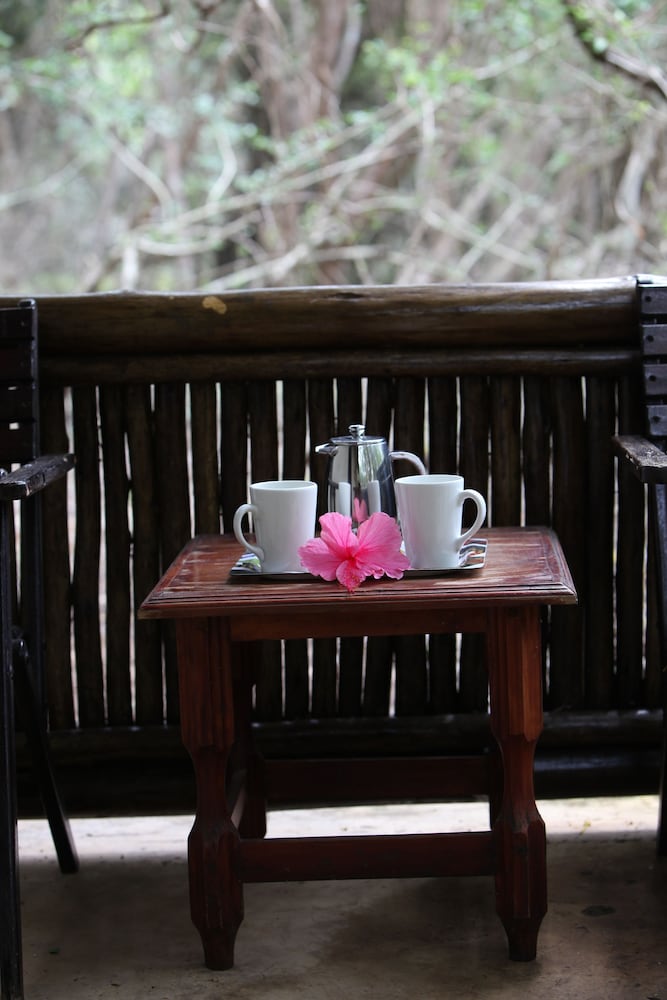 Emdoneni Lodge with Animal Care and Rehab Centre 52/66