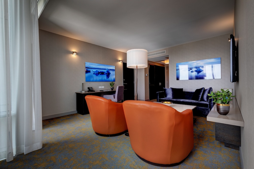 Hotel X Toronto by Library Hotel Collection 62/63