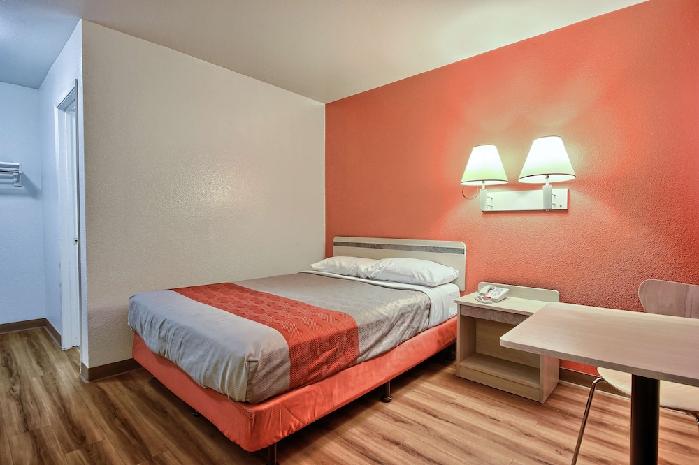 Motel6 Tulare, CA 27/60
