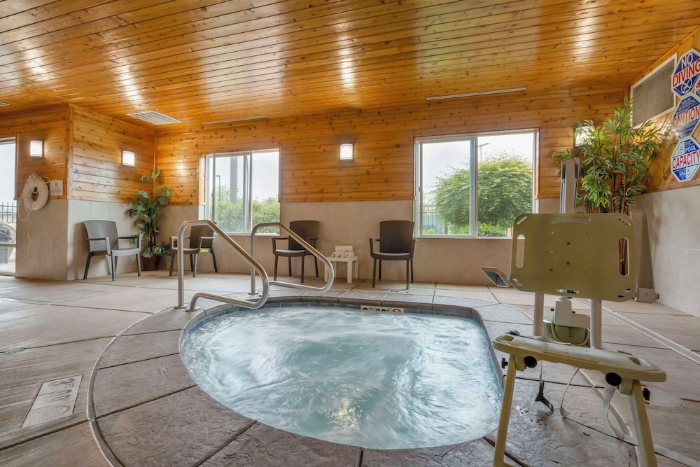 Comfort Suites Redding - Shasta Lake 24/52