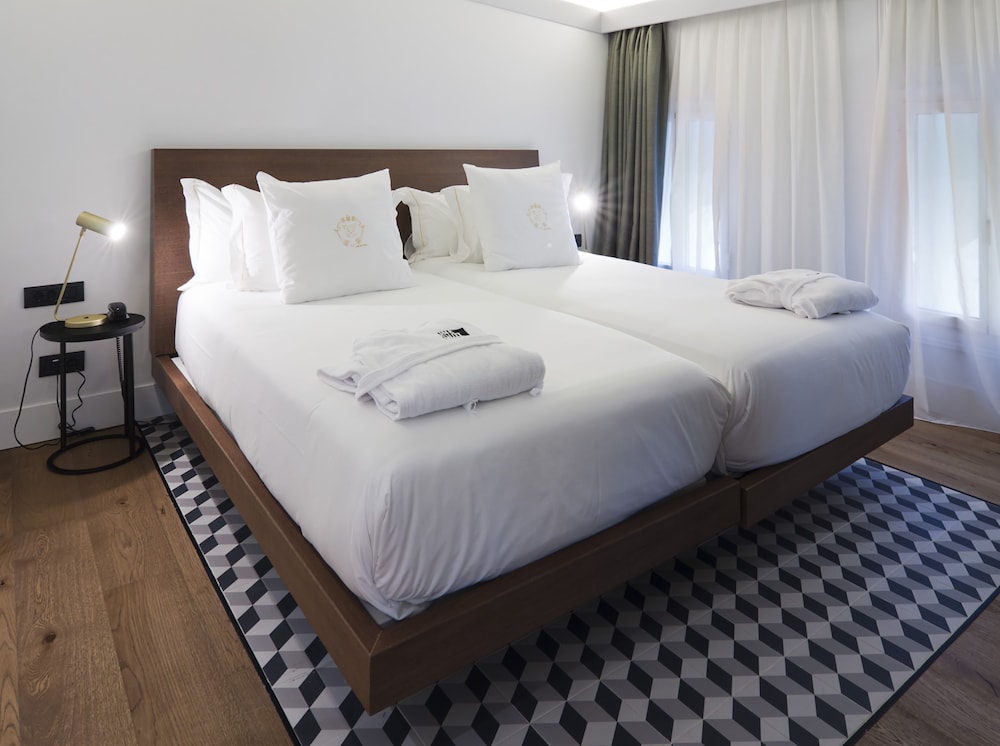 جناح جونيور بسريرين منفصلين، Hotel One Shot Reina Victoria 3/9