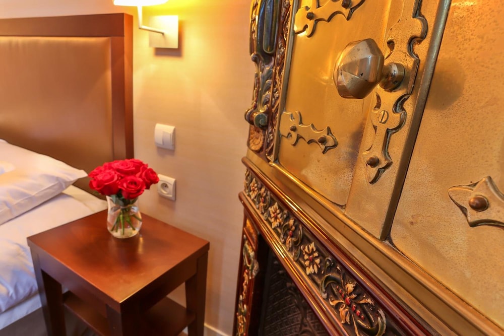 Hotel Le Home Vincennes 11/24
