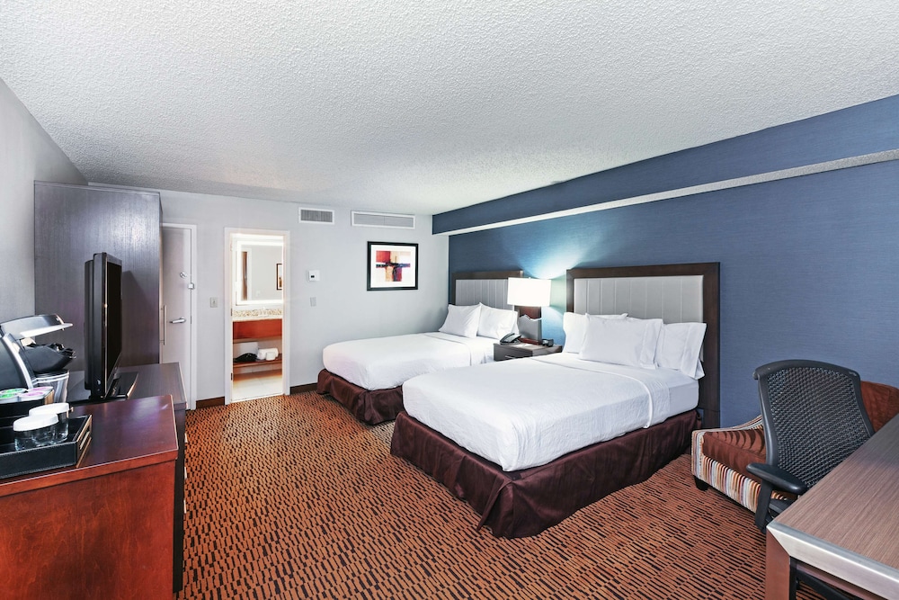 Embassy Suites by Hilton Dallas Market Center 23/72