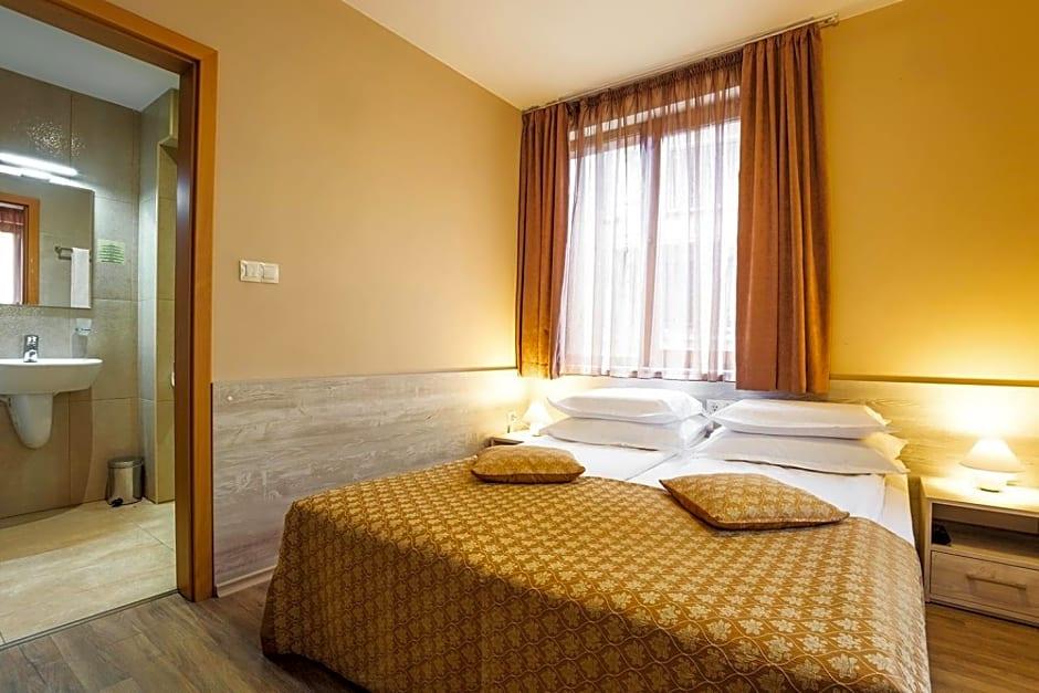 Sofia Place 10/50