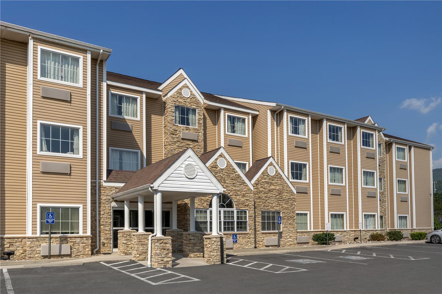 Surestay Plus Hotel By Best Western Keyser 1/12