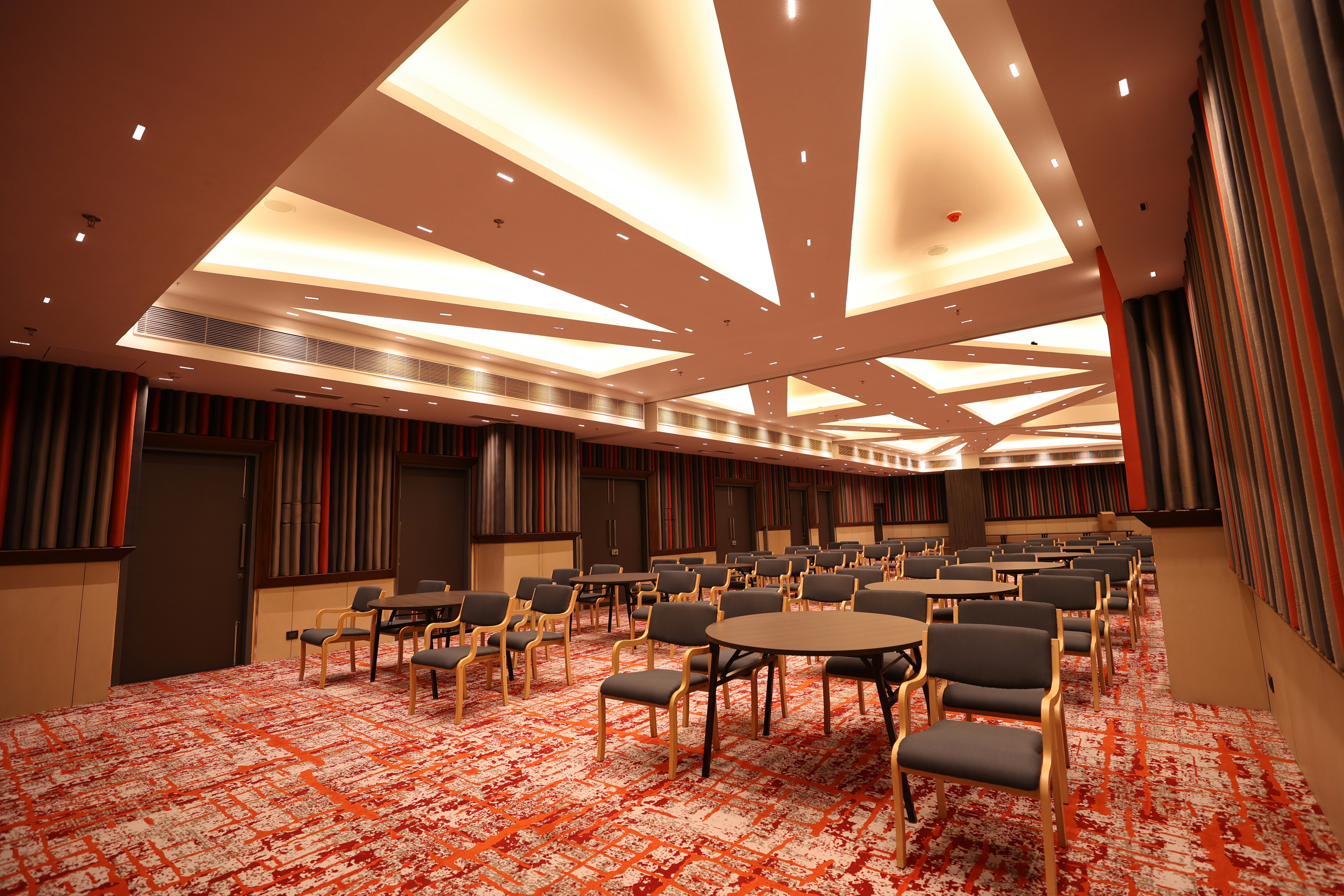 Holiday Inn Express and Suites Jaipur Gopalpura 37/43