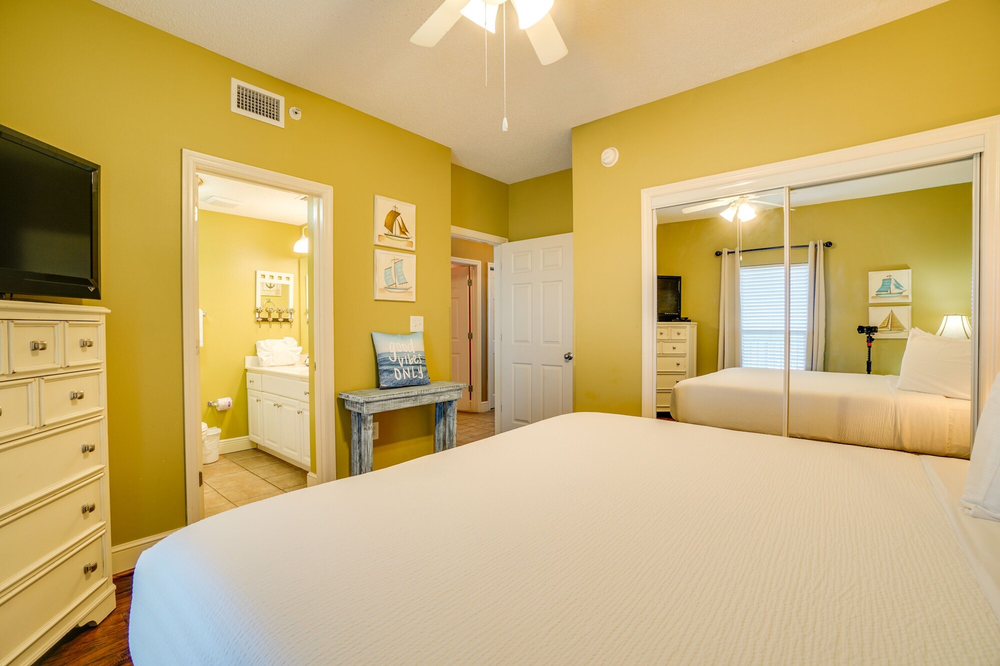 2 BEDROOMS, CONDO, SEA VIEW