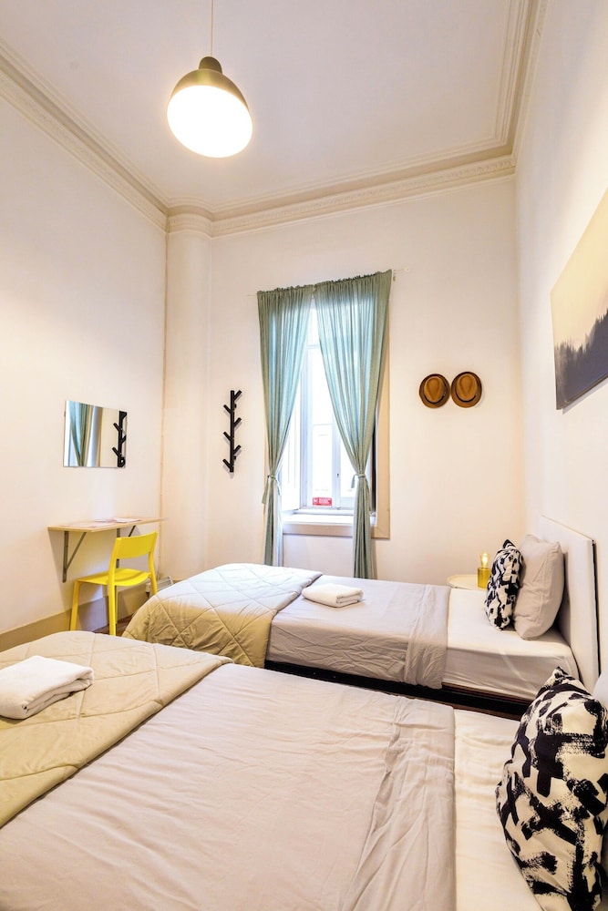 STANDARD, TWIN BEDS, COURTYARD VIEW, SHARED BATHROOM