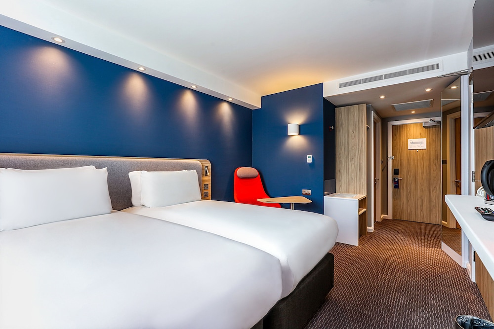 Room at Holiday Inn Express Marne la Vallee Val d Europe an IHG Hotel, BAILLY-ROMAINVILLIERS