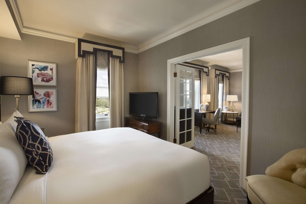 Fairmont Hotel Macdonald 29/62