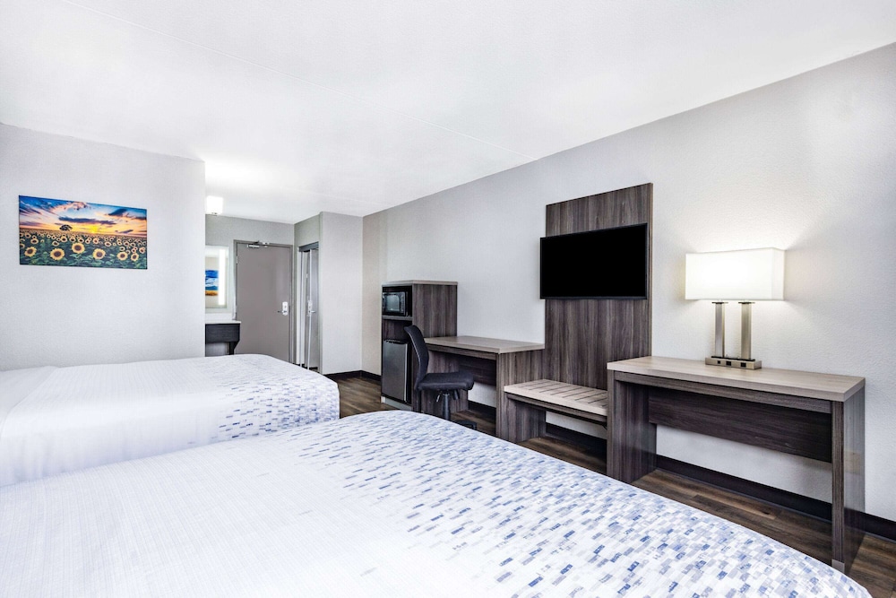 Wingate by Wyndham Wichita Airport 24/49