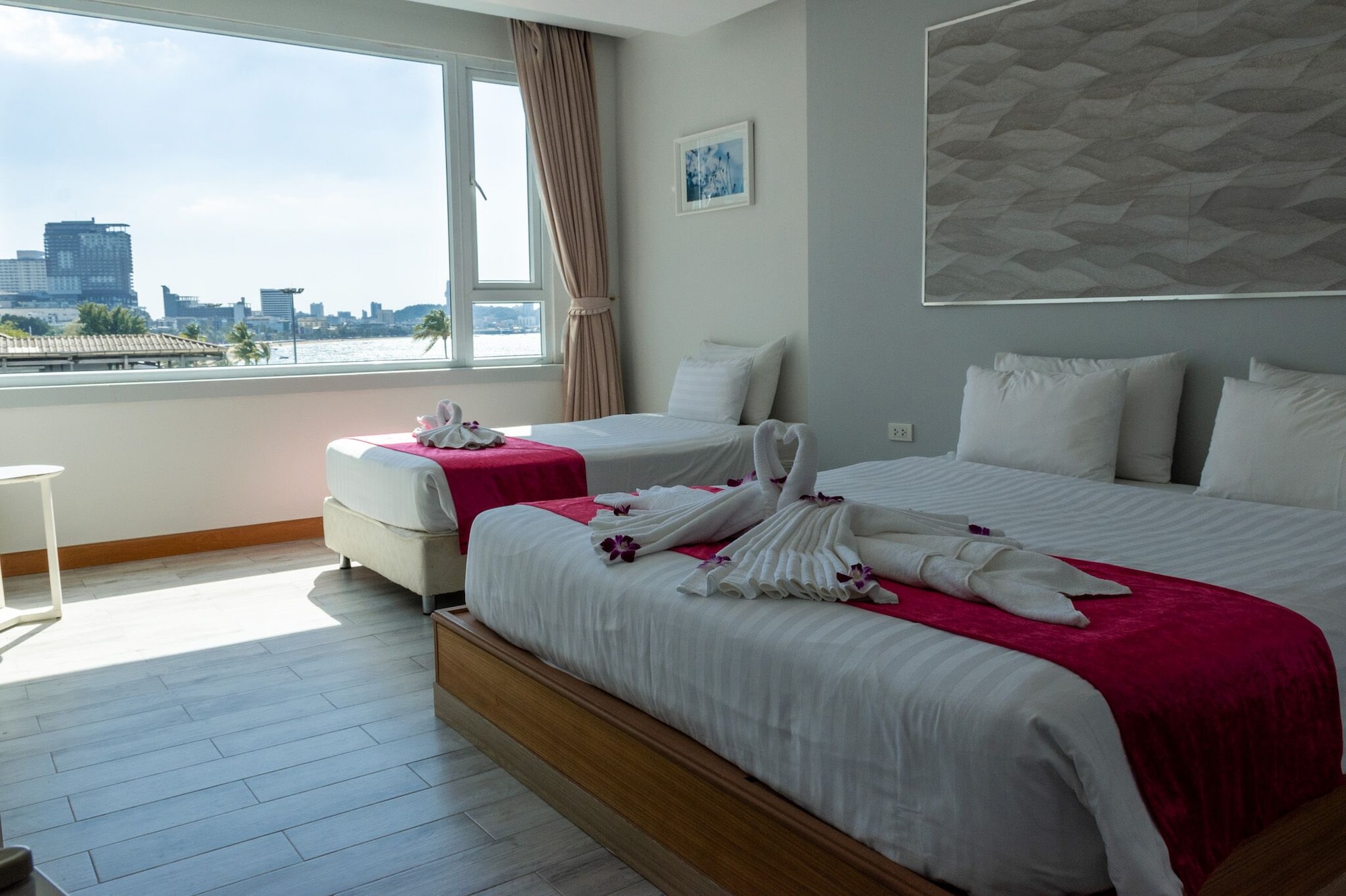 ROOM, TRIPLE, SIDE SEA VIEW