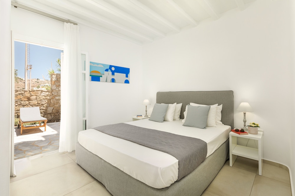 1 BEDROOM, MASTER, SUITE, HOUSE, DOUBLE BED, SOFA