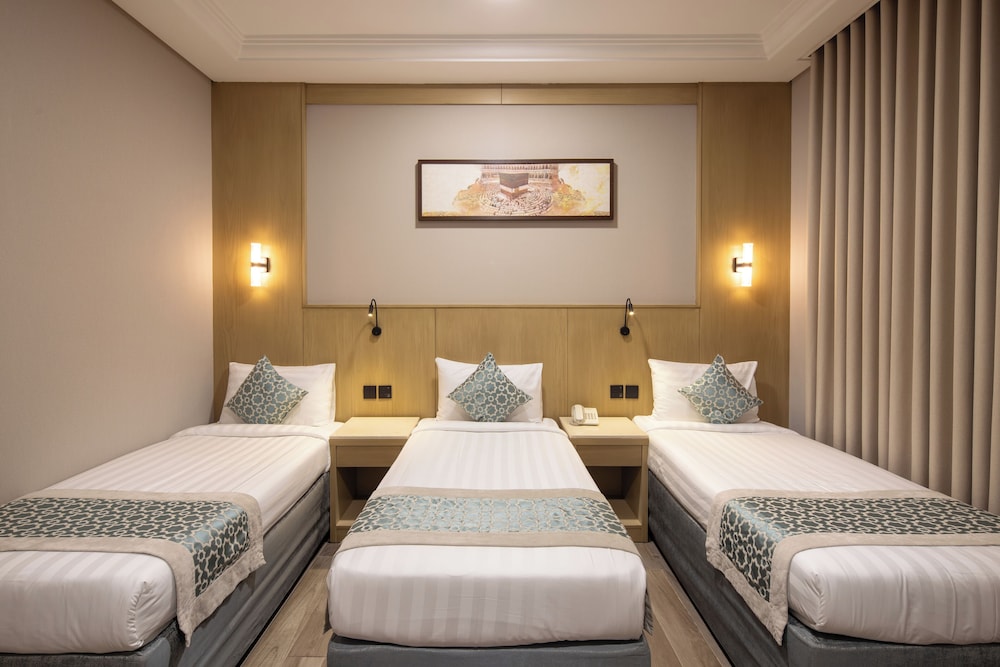 ROOM, TRIPLE
