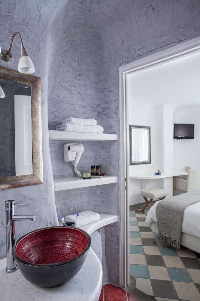 Ikastikies Suites 50/50