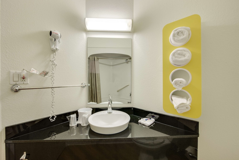 Motel6 Brampton, ON - Toronto 29/33