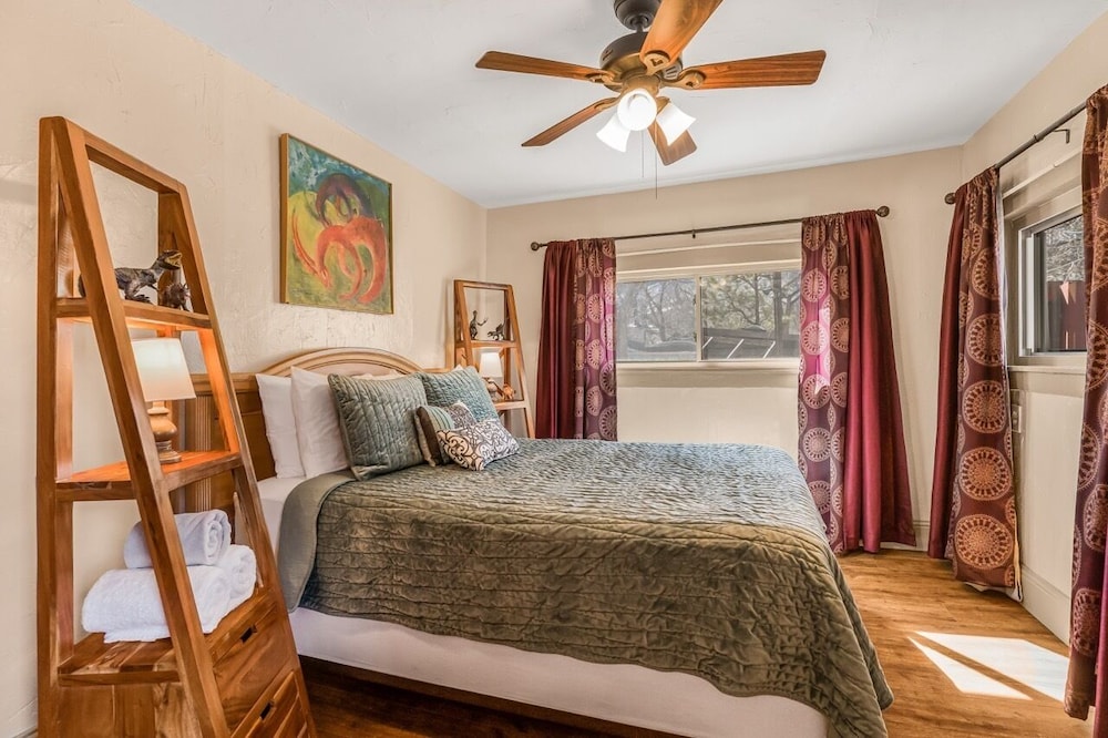 Cliff House Lodge Bed and Breakfast 24/72