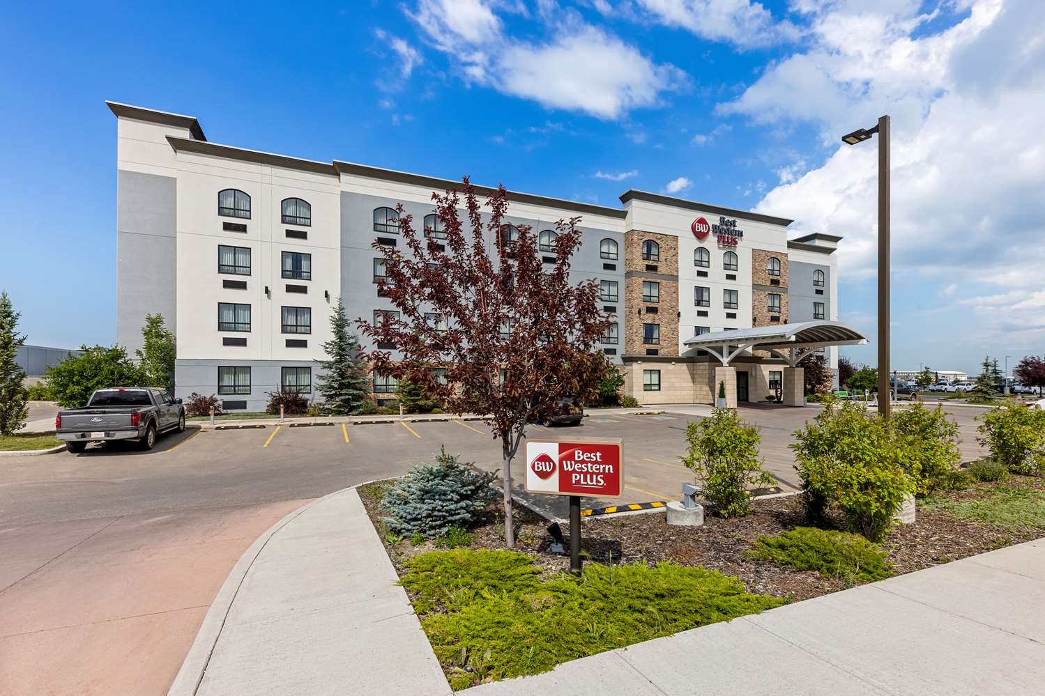 Best Western Plus Airdrie Gateway 50/50