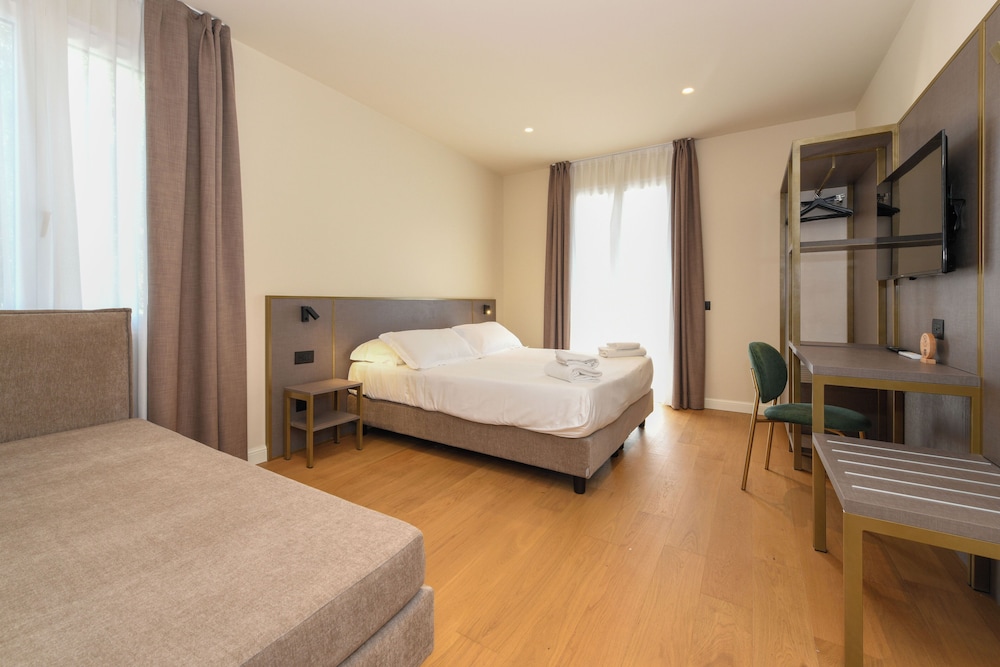 شقة بسرير مزدوج وسرير فردي بمطبخ صغير في الملحق، Best Western Hotel Arya 4/10