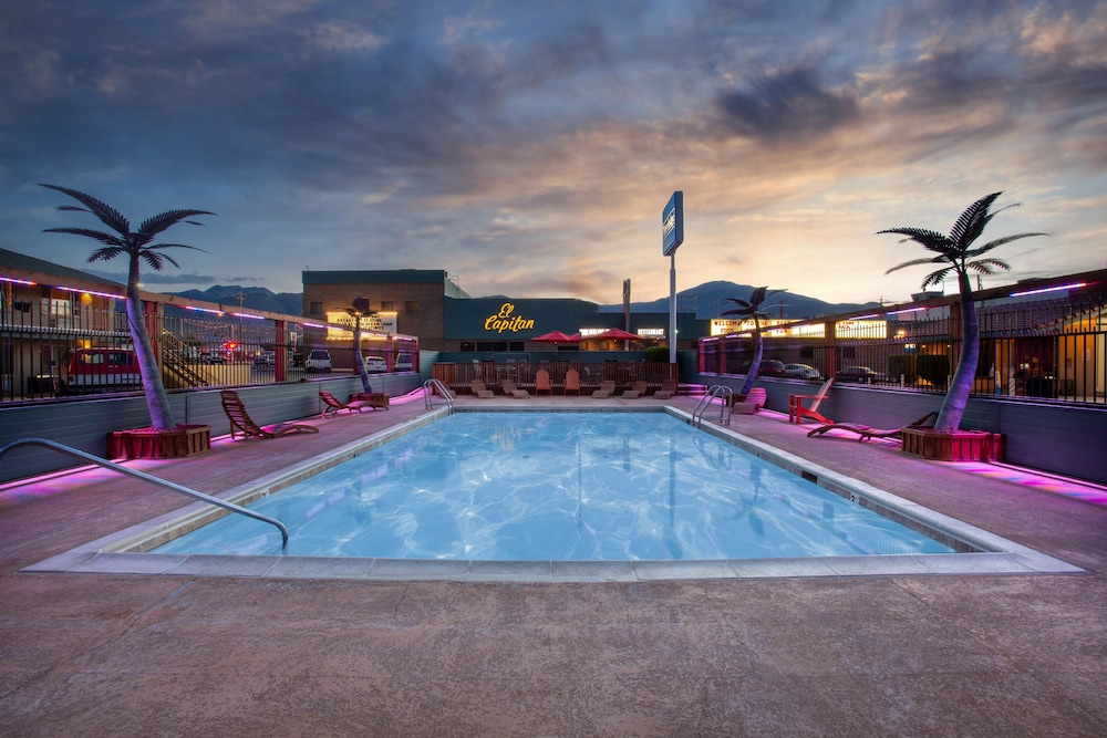 Travelodge by Wyndham Hawthorne 11/27