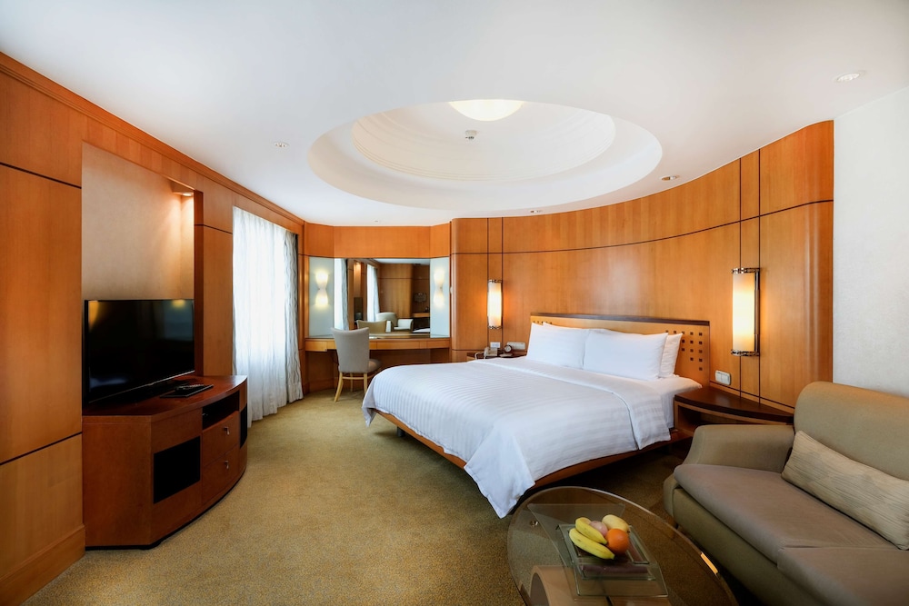 EXECUTIVE, KING BED